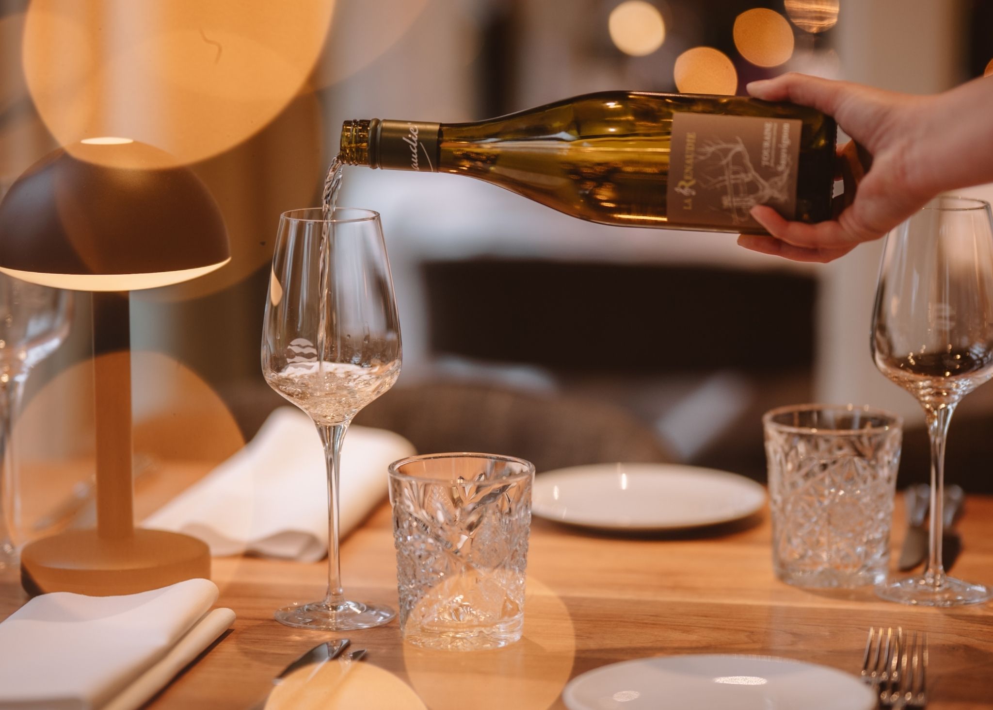 wijn inschenken diner